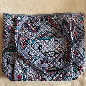 Vera Bradley Tote with Front Pocket.